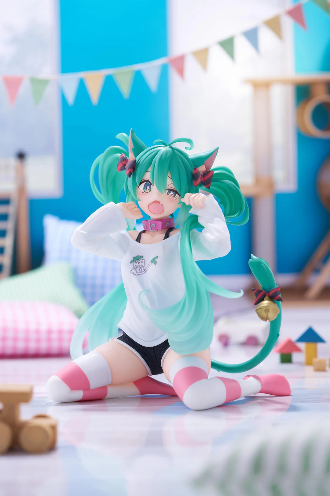 Hatsune Miku (Cat Ear T-Shirt Ver.) Desktop Cute Vocaloid Figure Taito