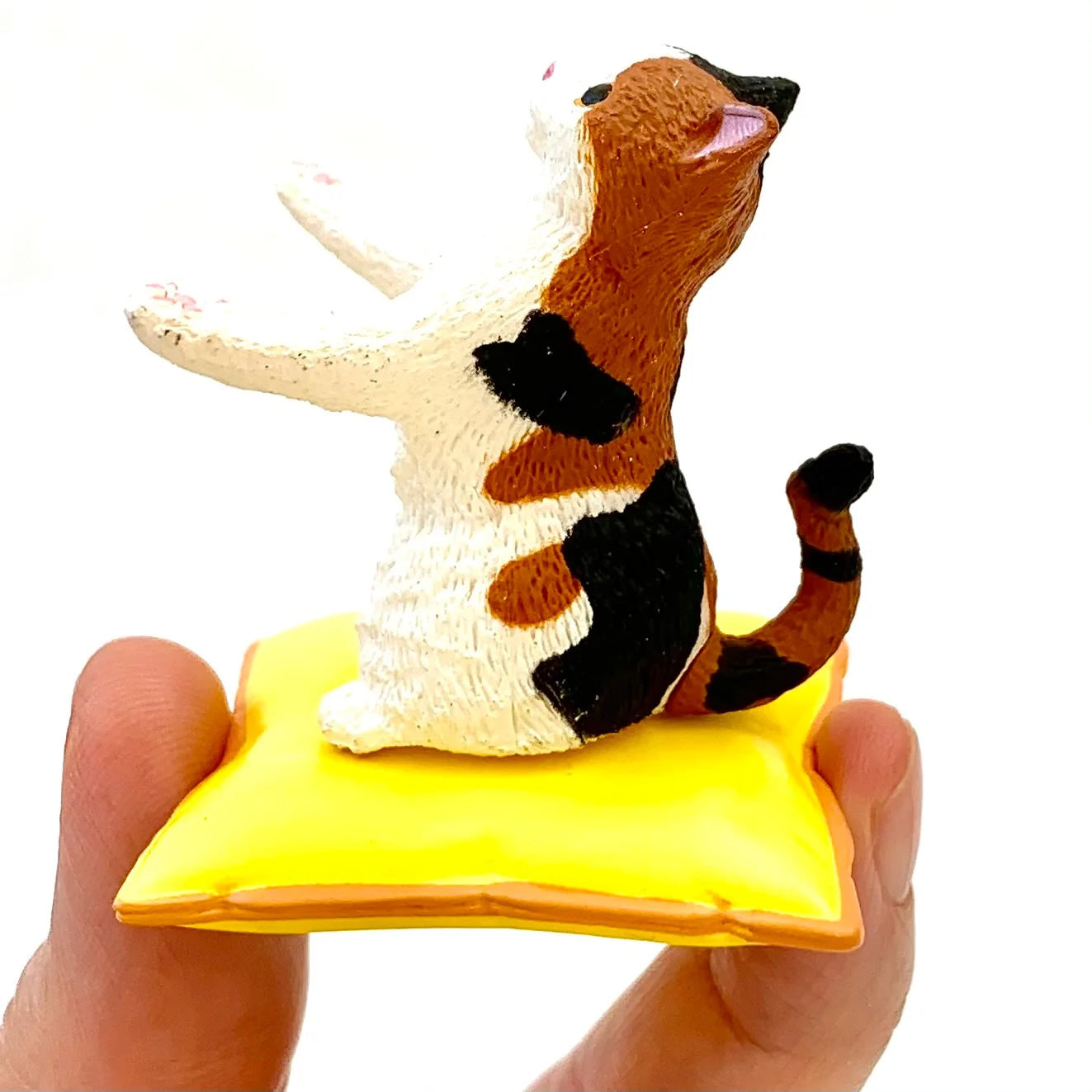 Leave It to the Cats (Neko ga Oazukari Shimasu) Assorted Blind Box Mini Figure Yell